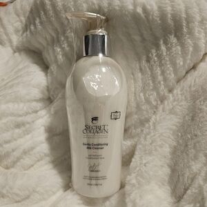 Secret Collagen Gentle Conditioning Milk Cleanser